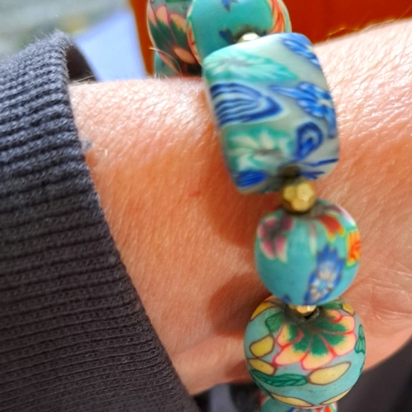 Alexa's Angels hand painted floral and feather bracelet - Picture 4 of 4